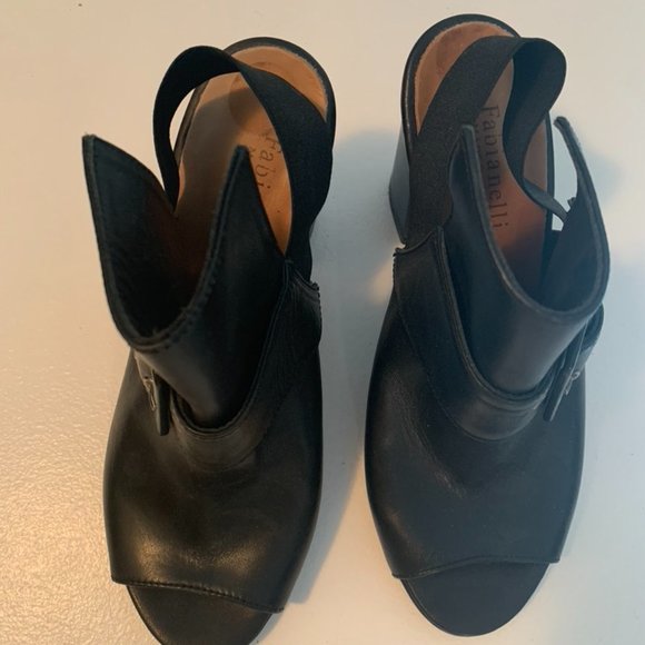 Fabianelli Black Leather Block Heeled Sandal - Picture 2 of 4